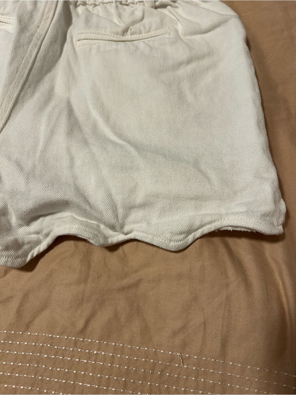 White Elastic-Waist High-Rise Shorts - Picture 3 of 4